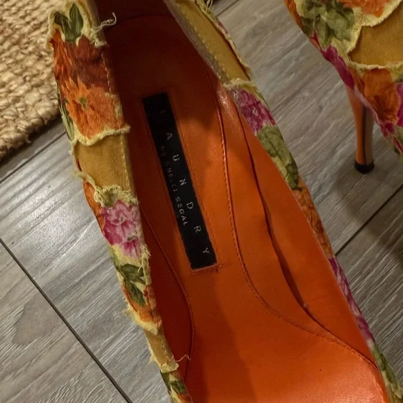 Laundry by Shelli Segal silk floral pumps size 7.5 - Picture 2 of 9